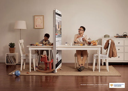 تبلیغات اجتماعی از جدایی که تلفن همراه بین خانواده های می اندازد
