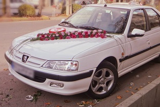 ماشین عروس مزین به عکس شهید بابایی