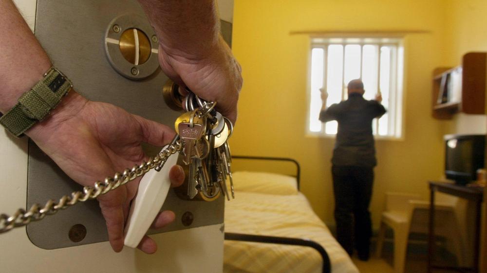 آزادی موقت ۴ هزار زندانی کم خطر در انگلیس در پی شیوع کرونا
