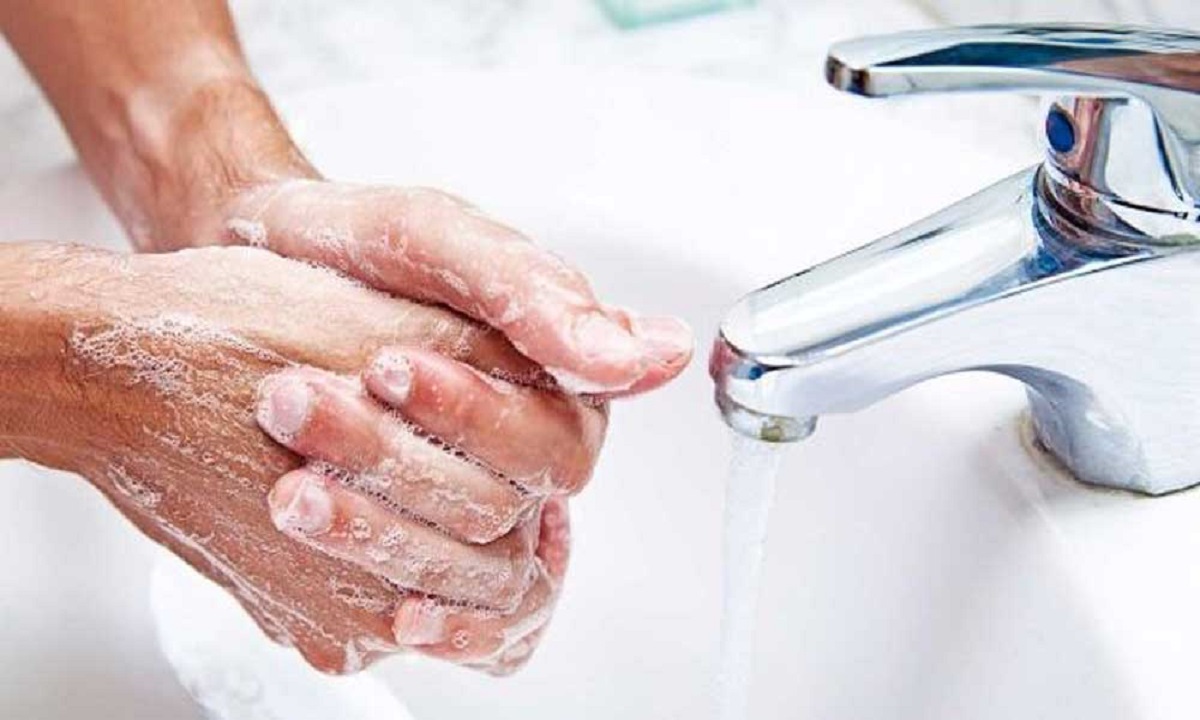 ویروس کرونا؛ چرا نباید برای شستن دست‌ها از آب داغ استفاده کرد؟