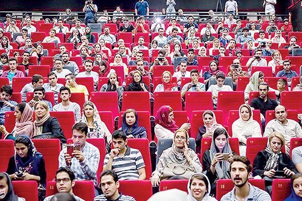 ۱۰ فیلم پرفروش سینمای ایران در سال ۹۸ / کمدی‌ها و درام‌های اجتماعی همچنان پرمخاطب هستند