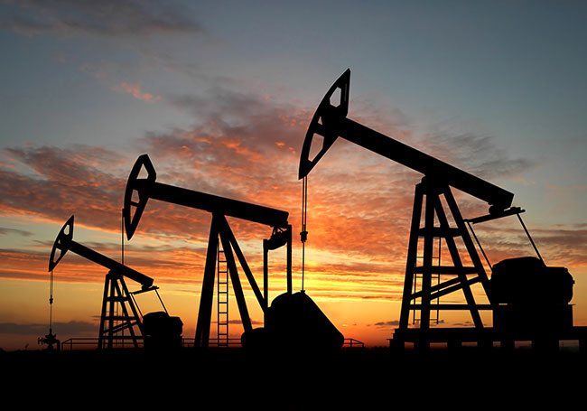 کاهش تولید نفت به میزان ۹.۷ میلیون بشکه در روز