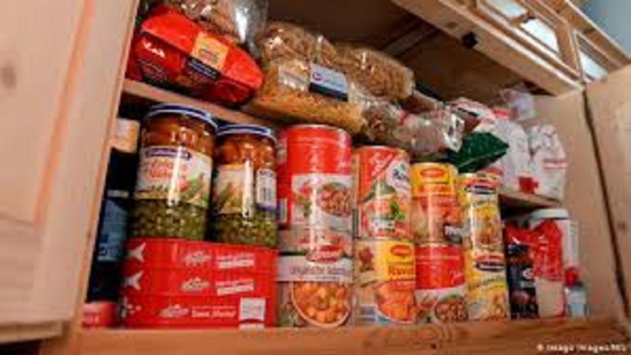 توزیع ۲۰۰۰ بسته مواد غذایی و بهداشتی در شهرستان سمیرم