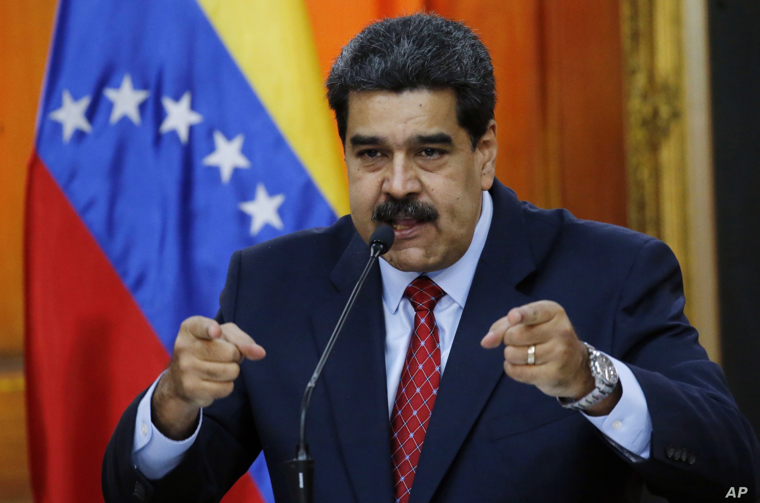مادورو، ترامپ را «گاوچران نژادپرست» خواند