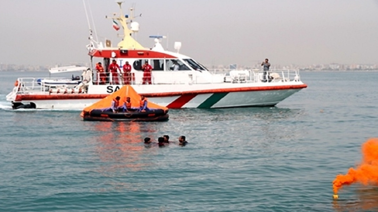 ۶ خدمه لنج غرق شده در خلیج فارس نجات یافتند