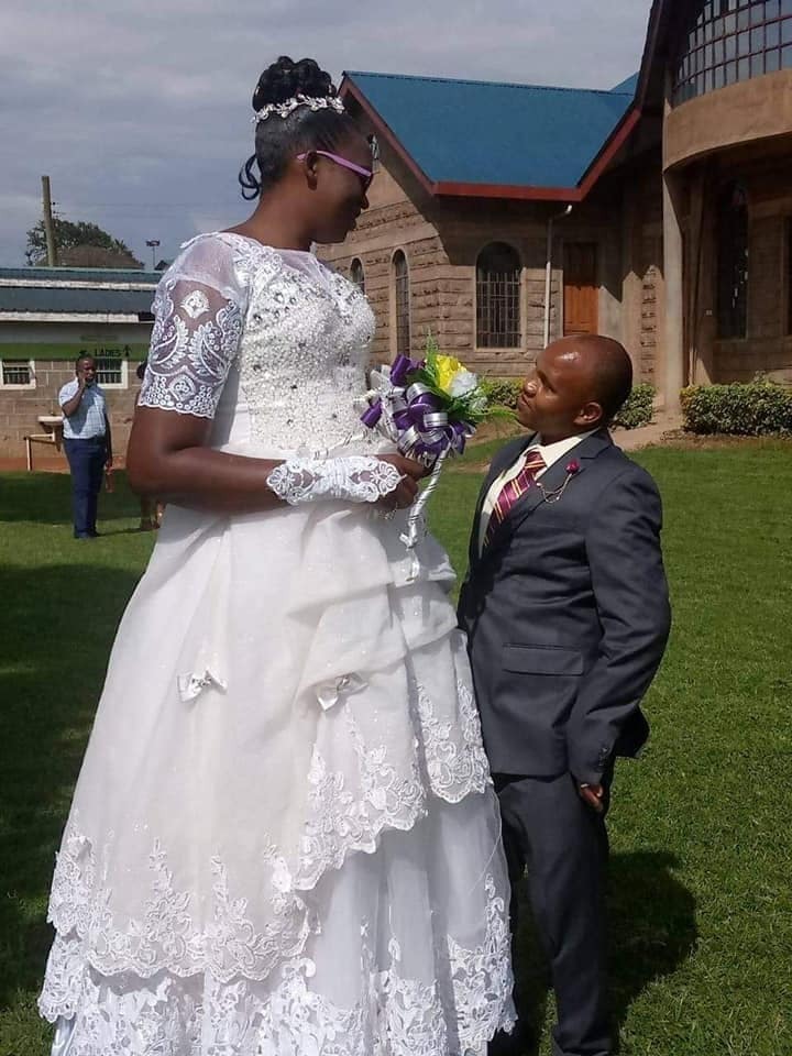 عروسی که قدش دو برابر داماد است + تصاویر