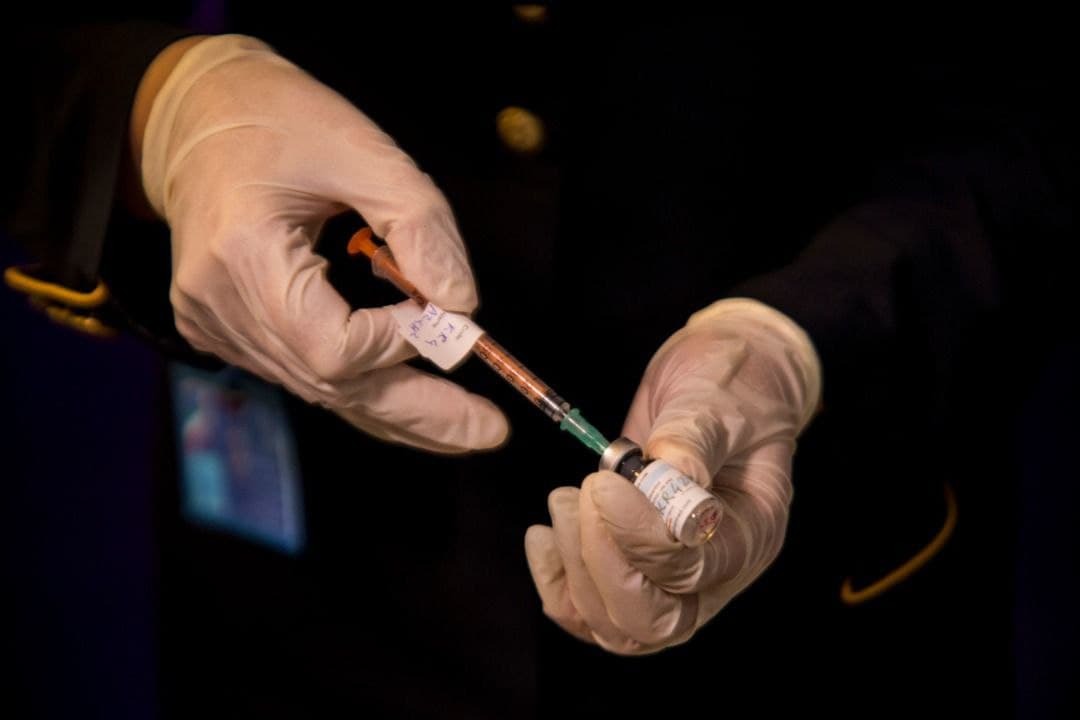تزریق واکسن کوو ایران برکت به سه داوطلب اول