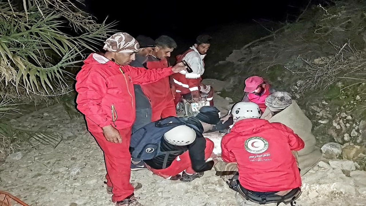 کوهنورد مصدوم در ارتفاعات خاییز تنگستان نجات داده شد
