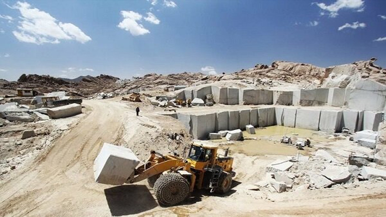 استخراج ۴۷۵ هزار تن مواد معدنی از معادن مهاباد
