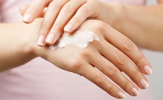 متخصص پوست و مو سلامت نیوز سلامت پوست دست رفع خشکی پوست دست در زمستان رفع خشکی پوست دست درمان خشکی پوست دست در طب سنتی برای حفظ سلامت پوست دست چه کارهایی انجام دهیم