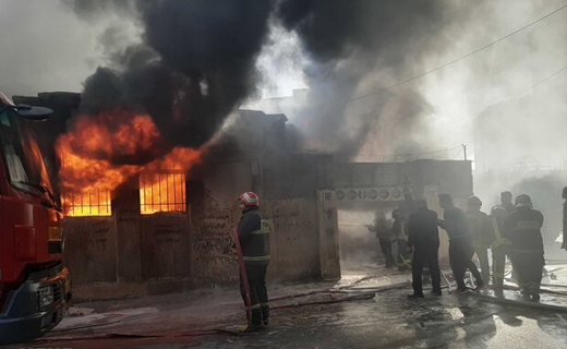 آتش‌سوزی گسترده در انبار مواد شیمیایی کرمانشاه