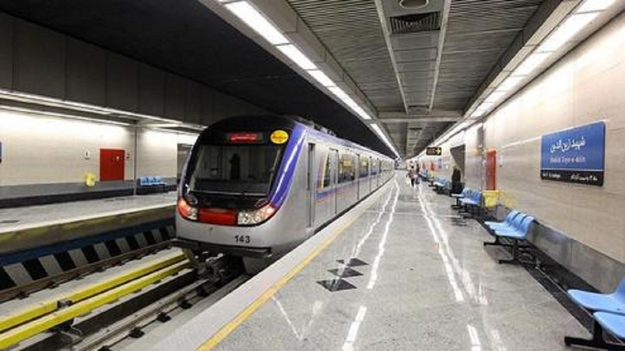 افتتاح ورودی‌های جدید دو ایستگاه مترو/ رونمایی از قطار سه واگن ملی