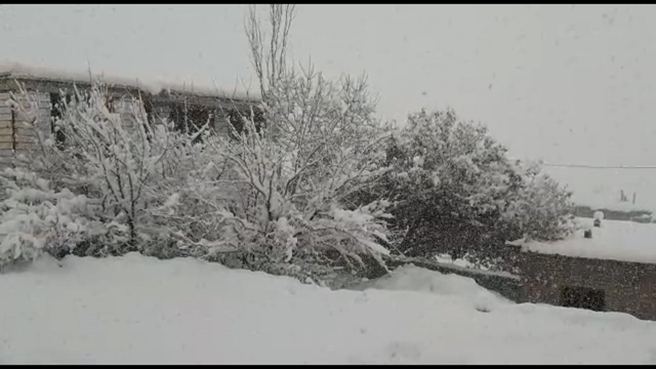 روستای پرزگان سفلی رخت زمستانی بر تن کرد + فیلم