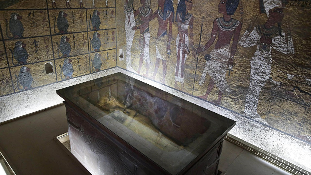 مومیایی ۲۰۰۰ ساله با زبان طلایی در مصر کشف شد