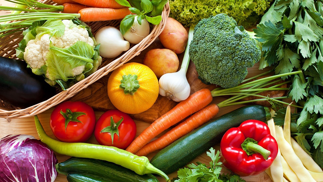 سبزی‌ها را خام بخوریم یا پخته؟