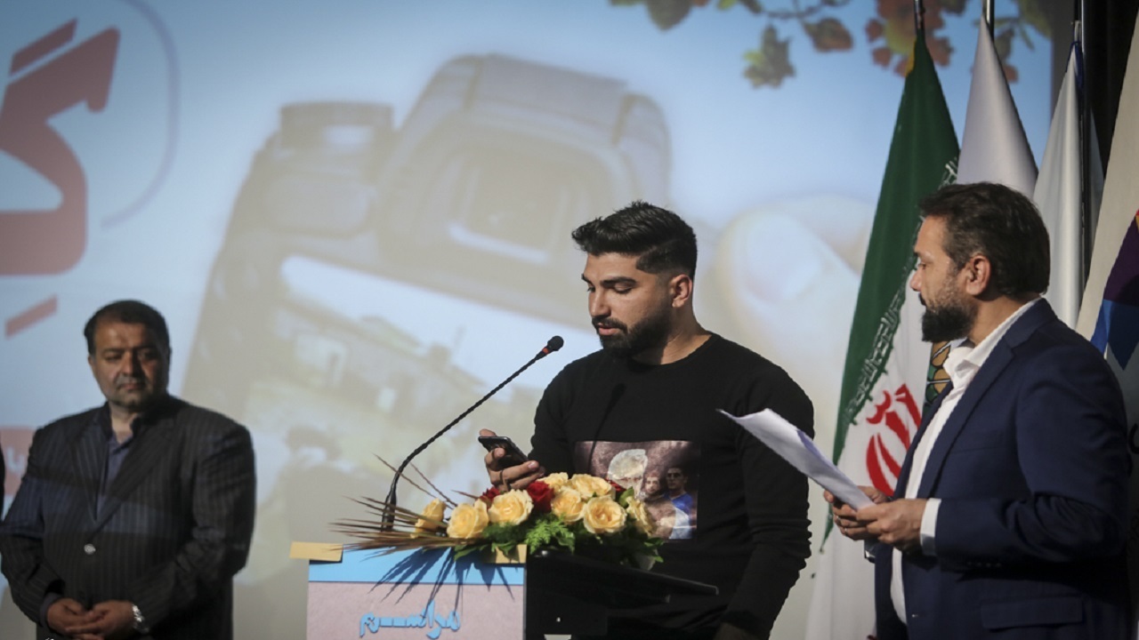 درخشش عکاس خوزستانی در جشنواره بنیاد حرکت انسانی