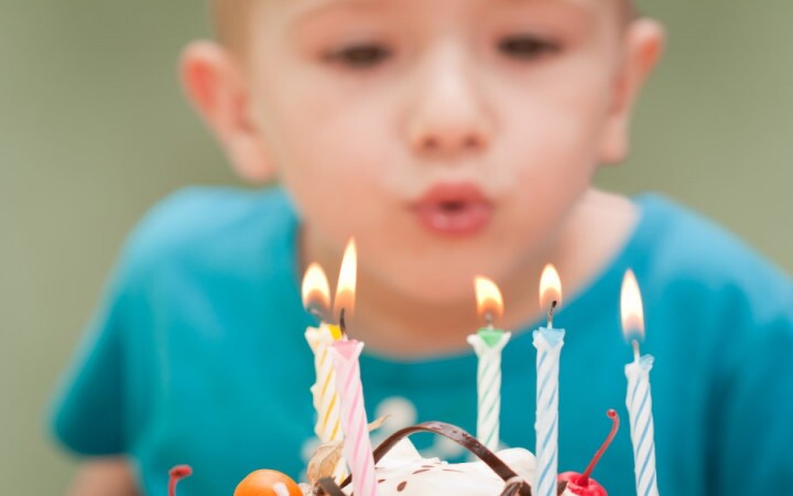 چرا در تولد‌ها شمع فوت می‌کنیم و کیک می‌خوریم؟