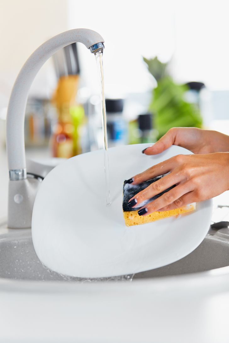 وسایل خطرناک در خانه وسایل آشپزخانه نکات خانه داری میکروب ظروف پلاستیکی سینک آشپزخانه خطرناک ترین وسایل در آشپزخانه آشپزی خانگی