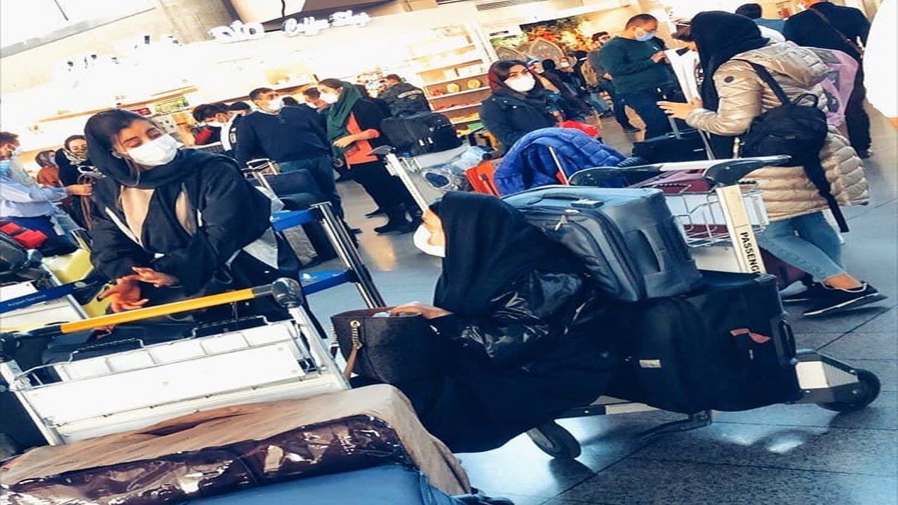 خیل عظیم مردم در فرودگاه امام خمینی که به سمت ترکیه می‌روند! /چه کسانی قربانی این بی توجهی هستند؟