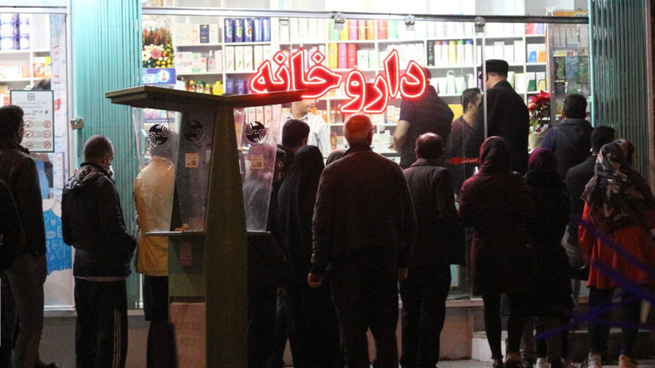 سرگردانی بیماران در شیراز برای خرید دارو/ دانشگاه علوم پزشکی پاسخگو نیست