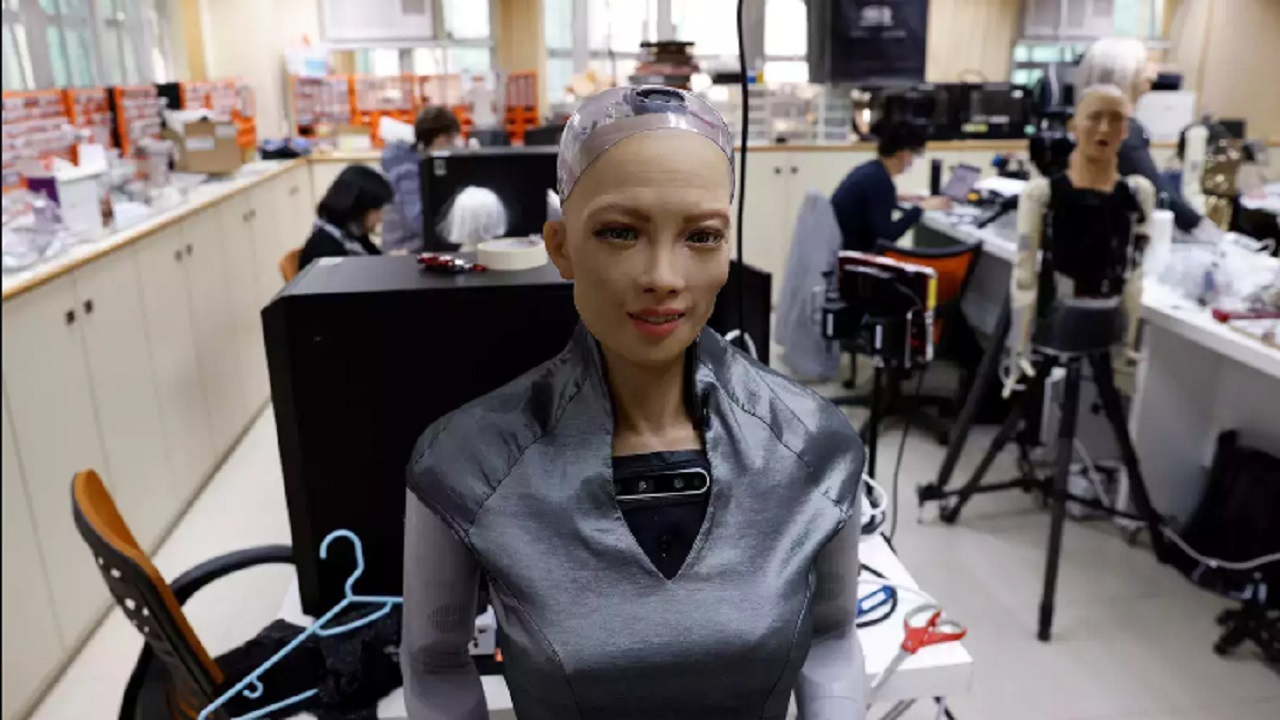 تولید رباتی انسان نما برای کمک به کرونایی ها