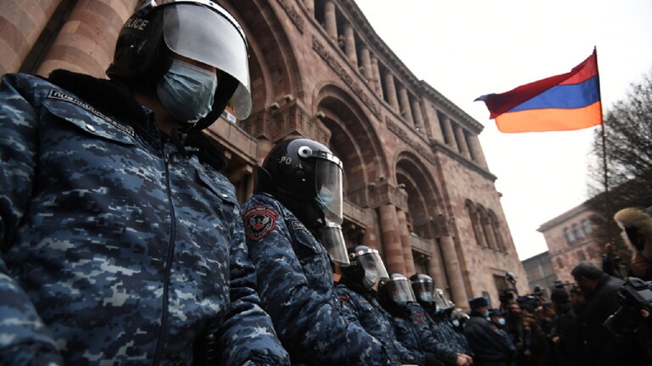 حمله مخالفان نخست‌وزیر ارمنستان به ساختمان دولت در ایروان