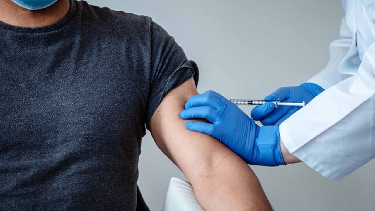 تزریق واکسن کرونا برای کادر درمان باغملک