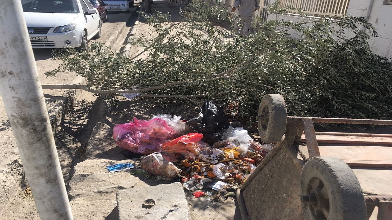 زباله های رها شده در کنار مراکز بهداشتی +تصاویر