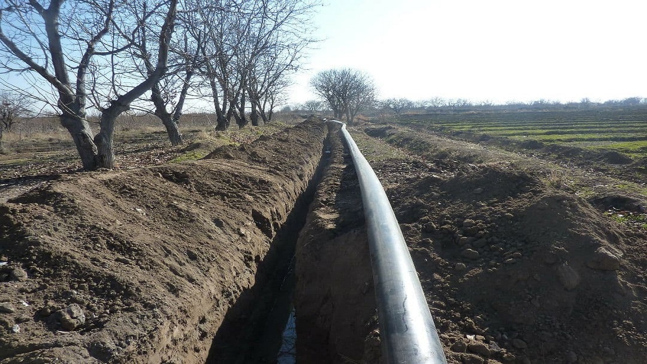 اجرای بیش از ۸  هزار متر لوله‌گذاری انتقال آب در اراضی کشاورزی قزوین 