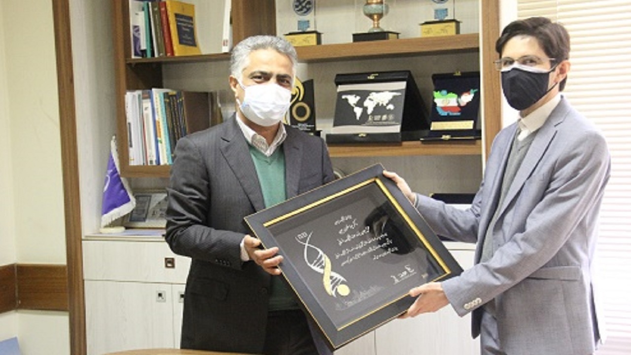 محقق مشهدی جایزه ملی ژنتیک ایران را کسب کرد