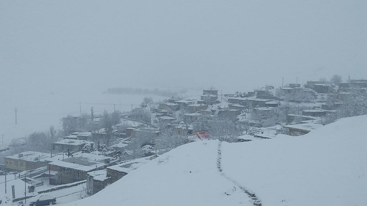 برف زمستانی در آذربایجان شرقی جلوه دیگری به روستا‌های این استان بخشید +فیلم و تصاویر
