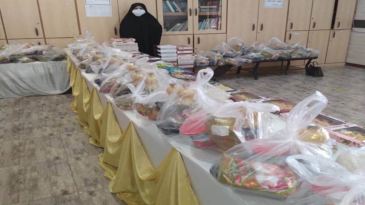 بسته‌های غذایی، عیدی فرهنگیان اهواز به دانش آموزان نیازمند