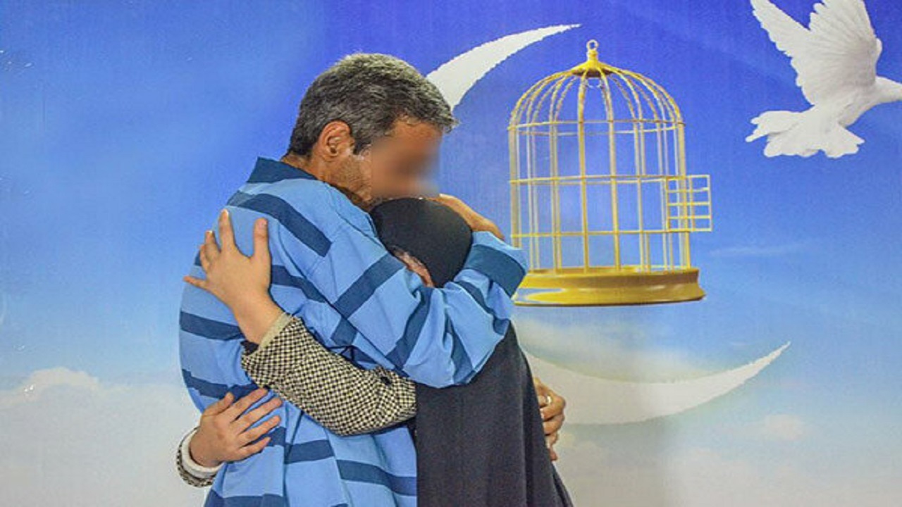 در آستانه سال نو ۱۰ زندانی در تربت حیدریه به آغوش خانواده بازگشتند