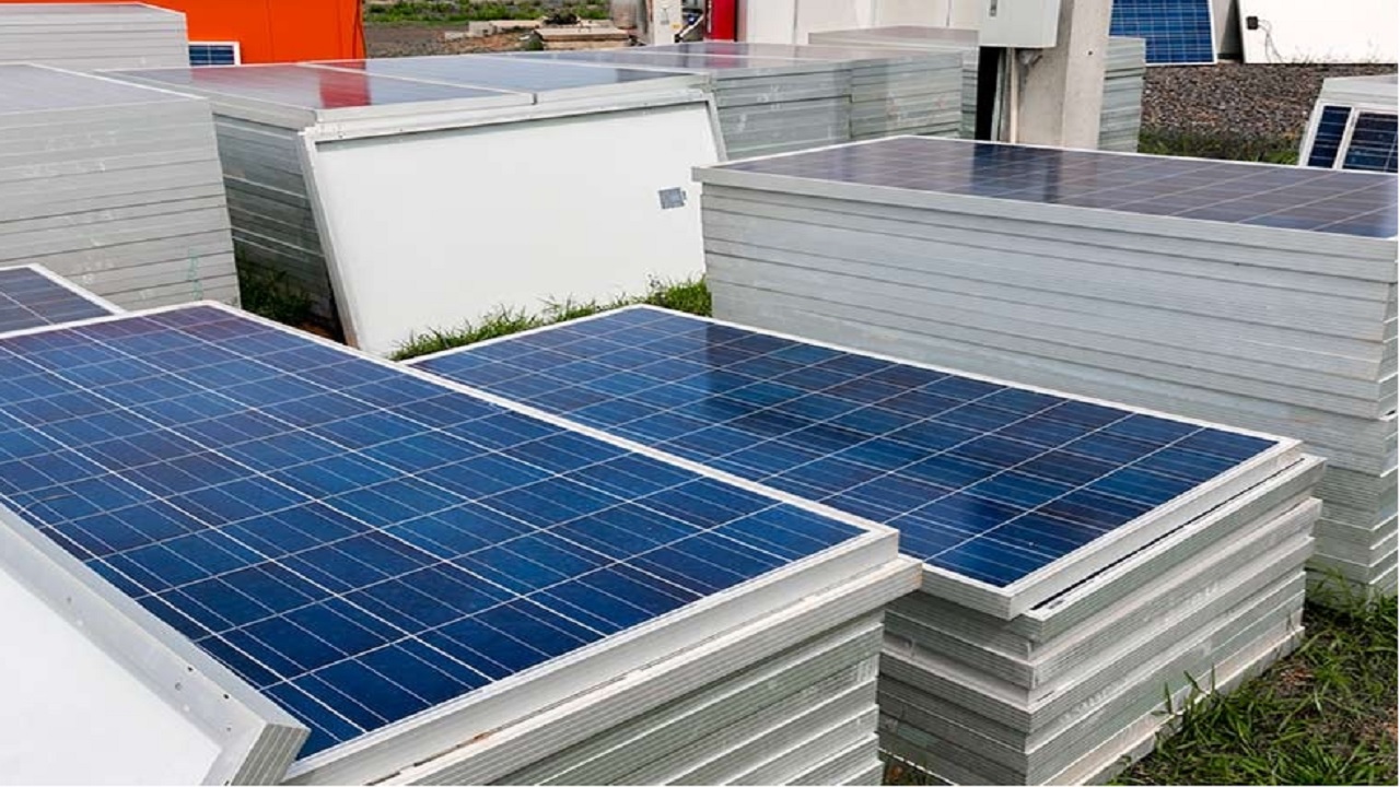 تعرفه های سنگین عامل تعطیلی واحد تولیدی پنل‌های خورشیدی 