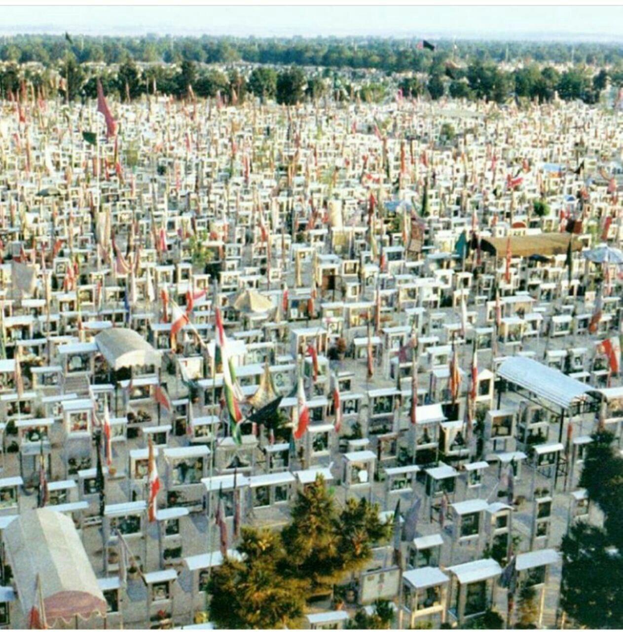 تصویر هوایی گلزار شهدای تهران در سال ۶۴