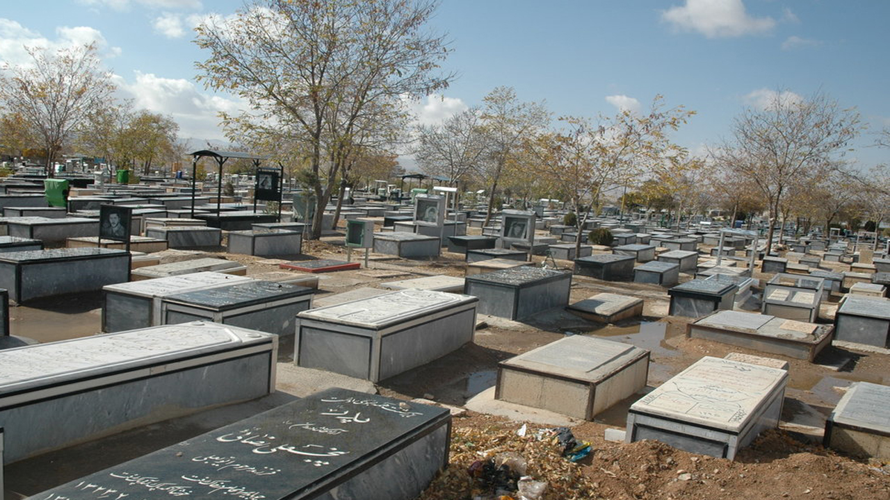 دفن متوفی در آرامستان شهرکرد با انجام الزامات بهداشتی انجام می‌شود
