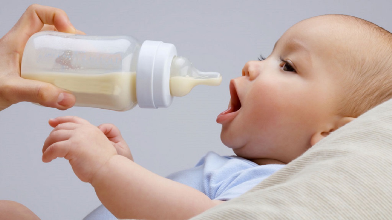 ویروس کرونا؛ شیردهی مادر آلوده نوزاد را مبتلا می‌کند؟