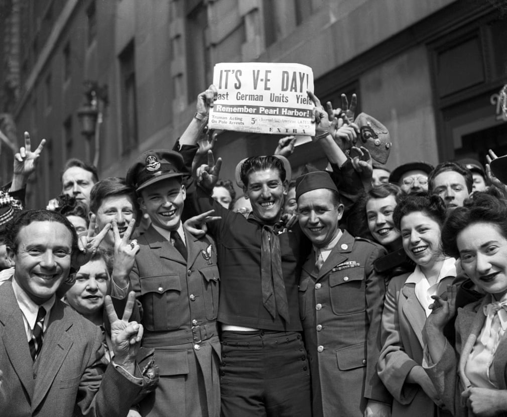 تصاویر آرشیوی گاردین از سالروز پایان جنگ جهانی دوم