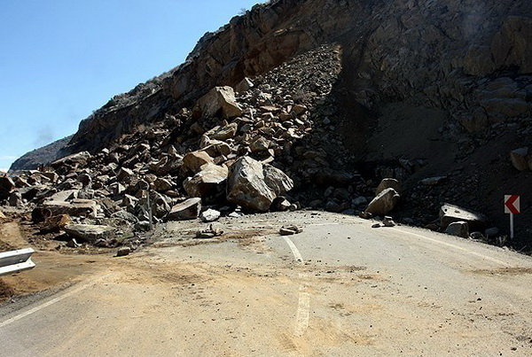 ریزش سنگ در آزادراه تهران-شمال (کرج-چالوس) تکذیب شد
