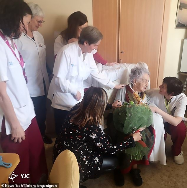 زن ۱۱۳ ساله‌ای که بعد از آنفولانزای اسپانیایی، کرونا را هم شکست داد+ تصاویر