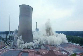 تخریب برج‌های خنک کننده کارخانه هسته‌ای آلمان + فیلم