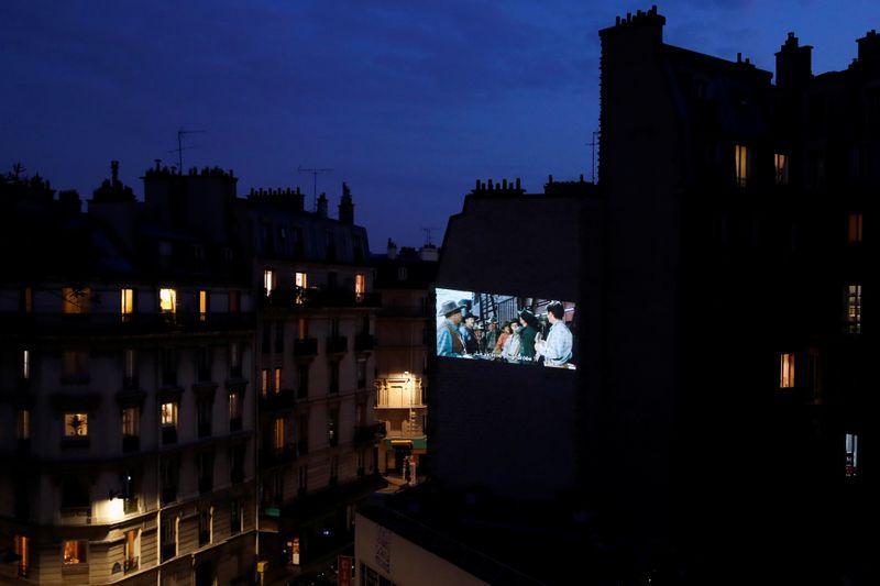 دور زدن قرنطینه به سبک سینمای پاریسی