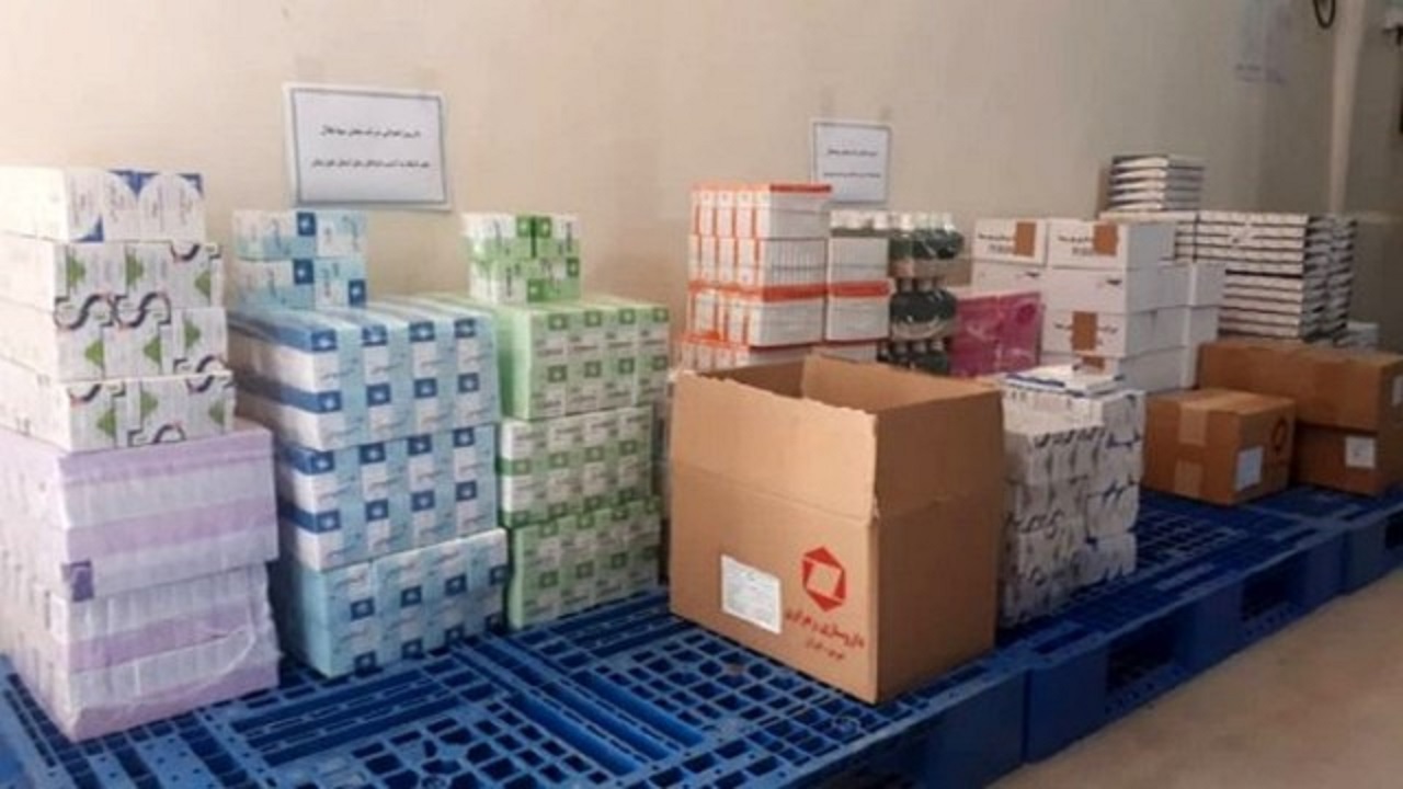 اهدای بسته‌های بهداشتی به مراکز عرضه پوشاک در سمنان
