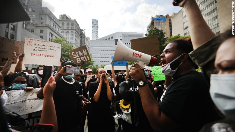 سراسر آمریکا به صحنه اعتراضات ضدنژادپرستی تبدیل شده است+ تصاویر