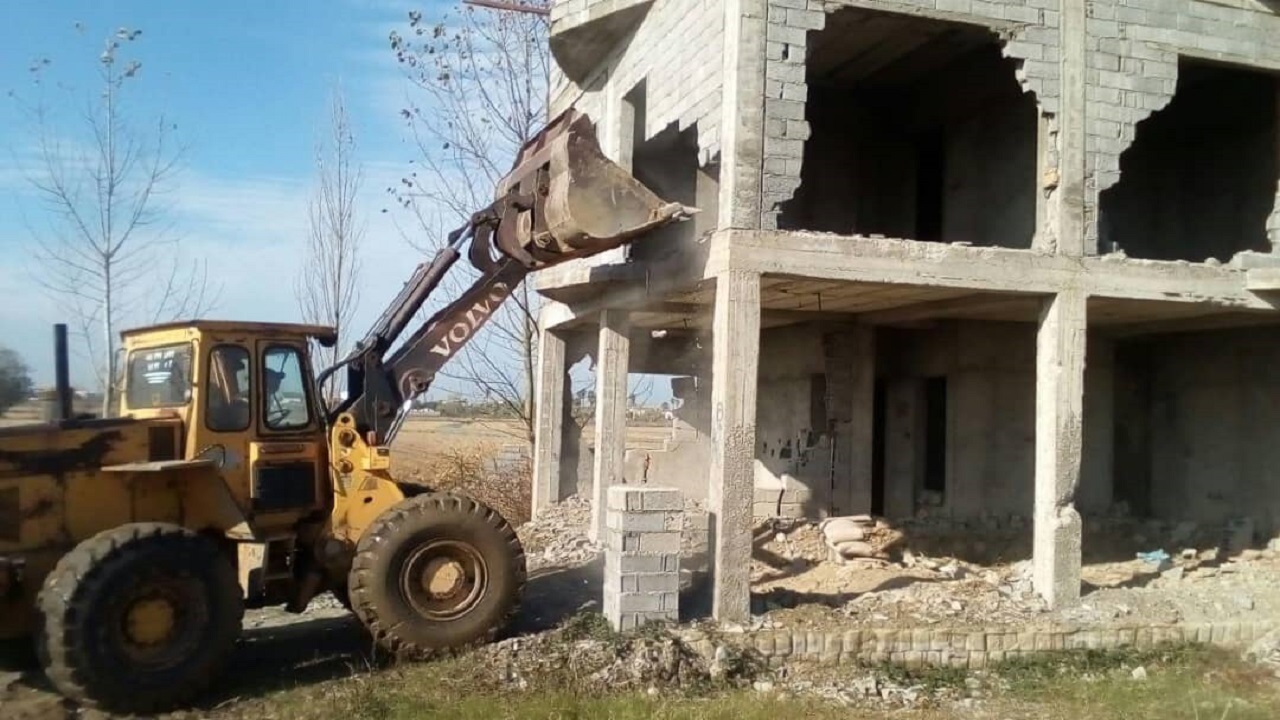 تخریب ساخت و ساز‌های غیر مجاز در گناباد