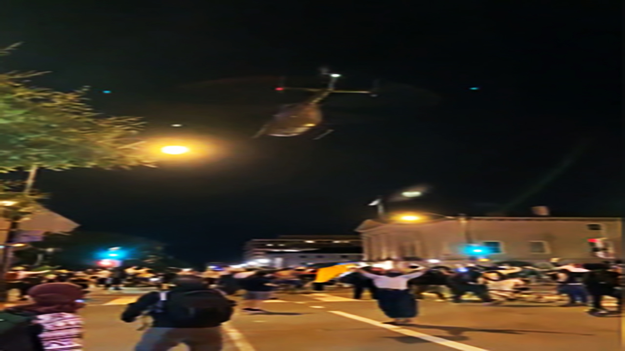 استفاده ارتش آمریکا از بالگرد نظامی بلک‌ هاوک برای متفرق کردن تظاهرکنندگان در واشنگتن + فیلم