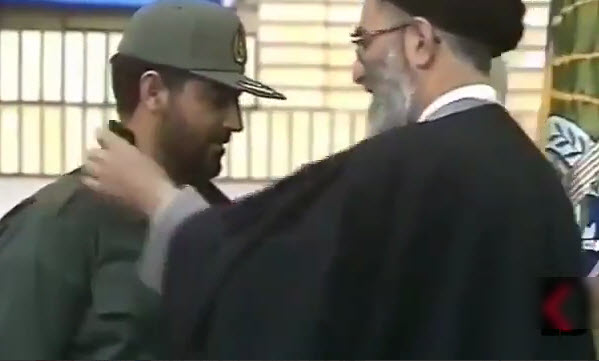 ویدئویی از اعطای درجه سرتیپی به شهید سلیمانی توسط رهبر انقلاب