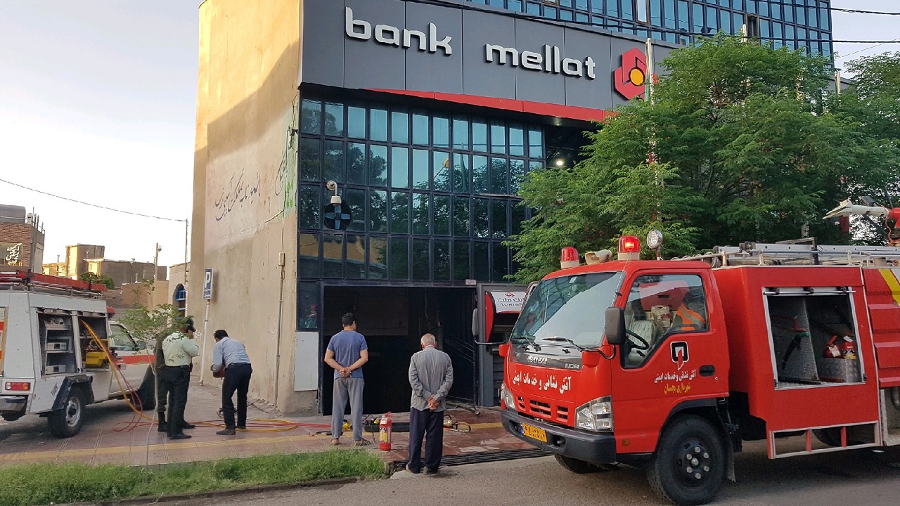 خسارت یک میلیارد ریالی آتش سوزی به بانک ملت
