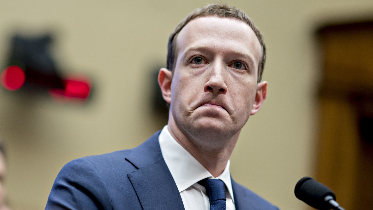 کارمندان سابق  فیس‌بوک: زاکربرگ ترسو و بزدل است