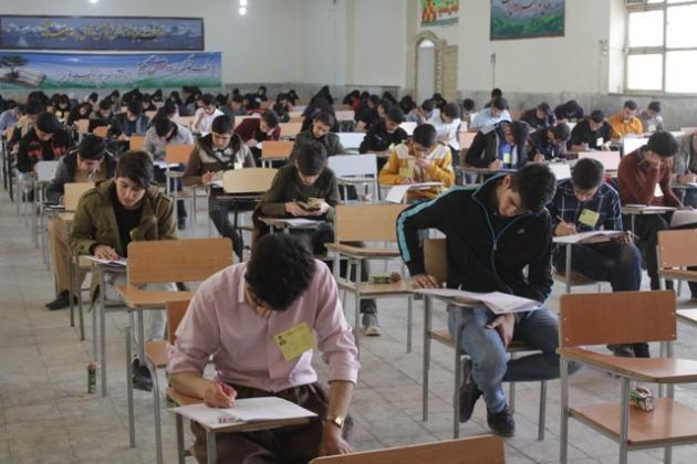 شرکت دانش آموزان پایه دوازدهم در امتحانات نهایی